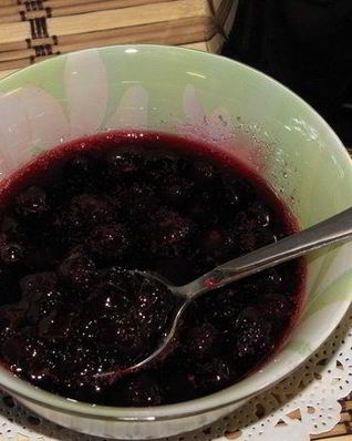 Вишня в сиропе с косточкой