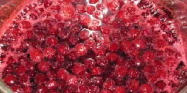 вишня в сиропе с косточкой