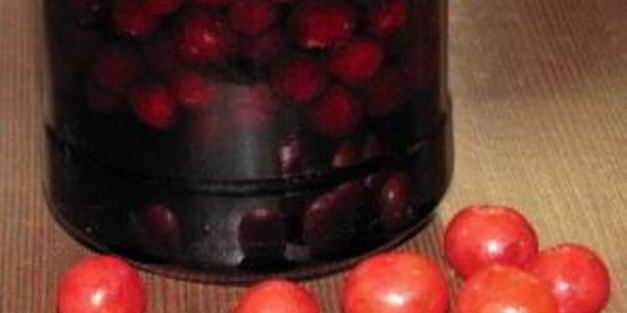 вишня в сиропе с косточкой