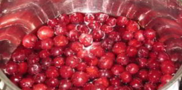 вишня в сиропе с косточкой