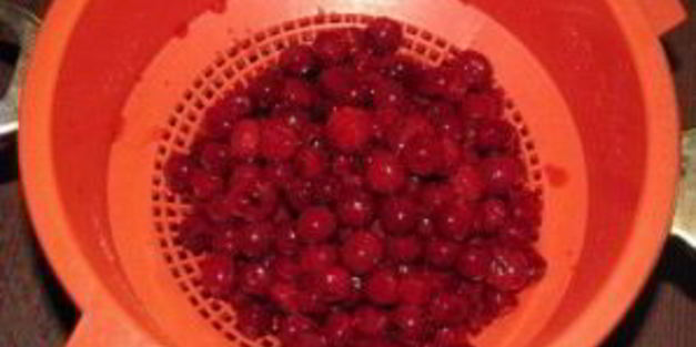 вишня в сиропе с косточкой