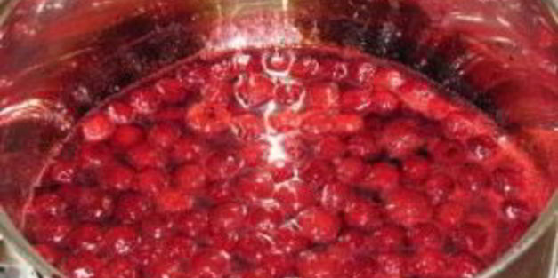 вишня в сиропе с косточкой