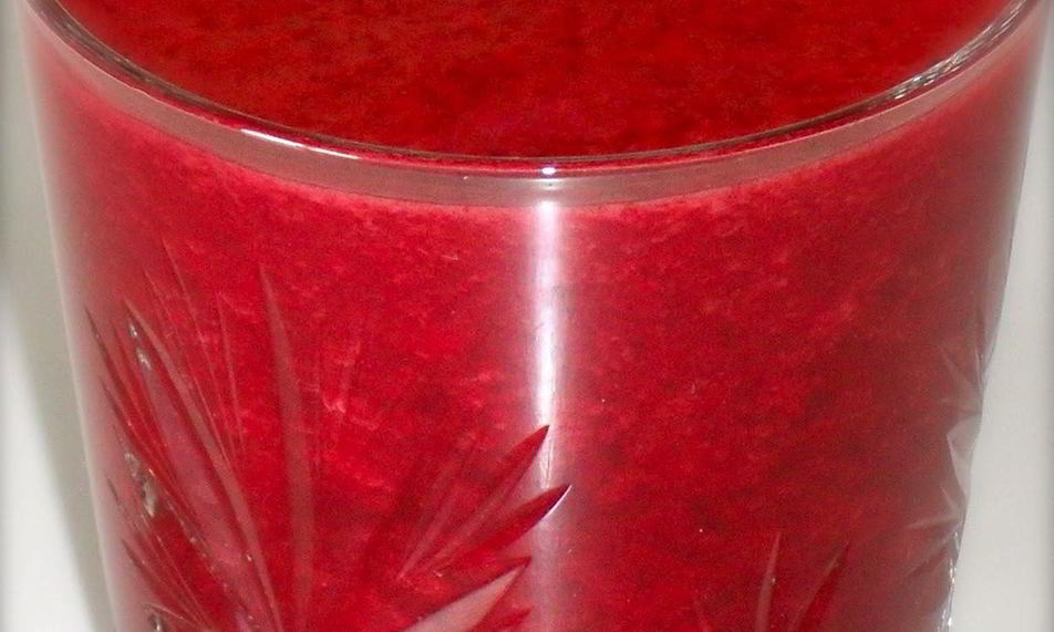 Рецепт витаминный напиток из свеклы, манго и помидор