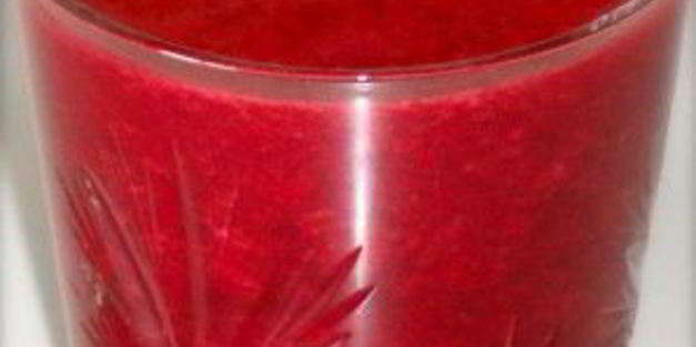 витаминный напиток из свеклы, манго и помидор