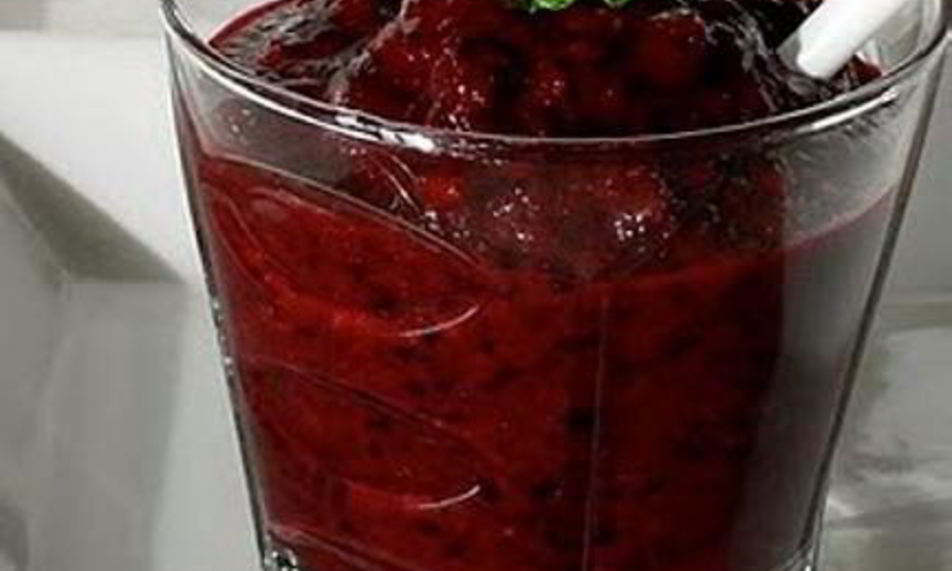 Рецепт витаминный напиток из свеклы, моркови и черники