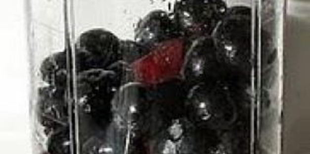 витаминный напиток из свеклы, моркови и черники