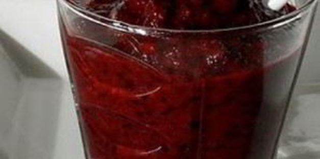 витаминный напиток из свеклы, моркови и черники