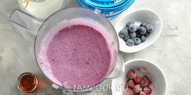ягодный протеиновый коктейль с медом