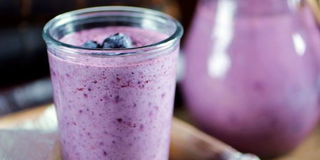 ягодный протеиновый коктейль с медом