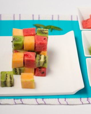 Фруктовый салат кубиками