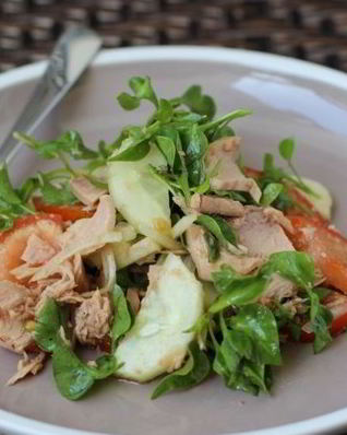 Легкий салат с тунцом