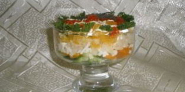 новогодний салат из красной рыбы с огурцом