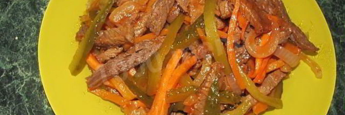 Охотничий салат с вареной говядиной и соленым огурцом