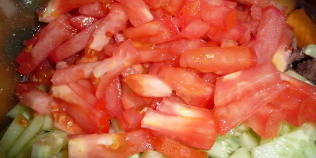 овощной салат с отварной говядиной