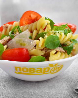 Паста-салат с консервированным тунцом