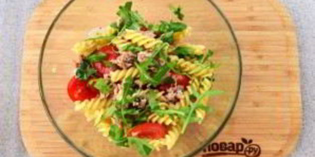 паста-салат с консервированным тунцом