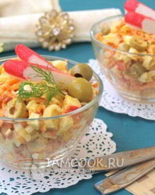 Праздничный салат с крабовыми палочками и корейской морковью