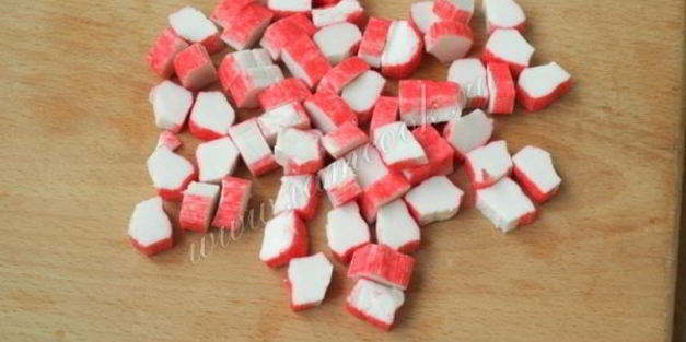 праздничный салат с крабовыми палочками и корейской морковью