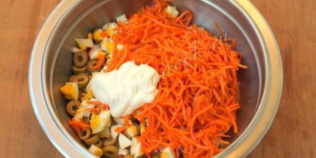 праздничный салат с крабовыми палочками и корейской морковью