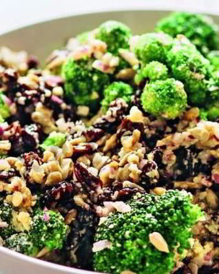 Салат из брокколи с орешками и медом