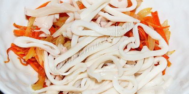 салат из кальмаров с морковью