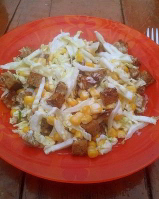 Салат из китайской капусты с сухариками