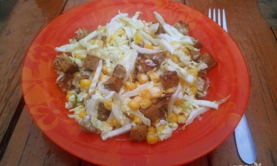 Рецепт салат из китайской капусты с сухариками