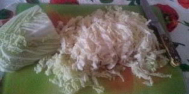 салат из китайской капусты с сухариками