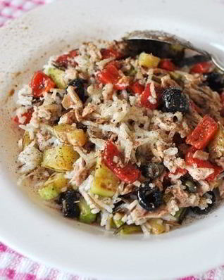 Салат из консервированного тунца с рисом