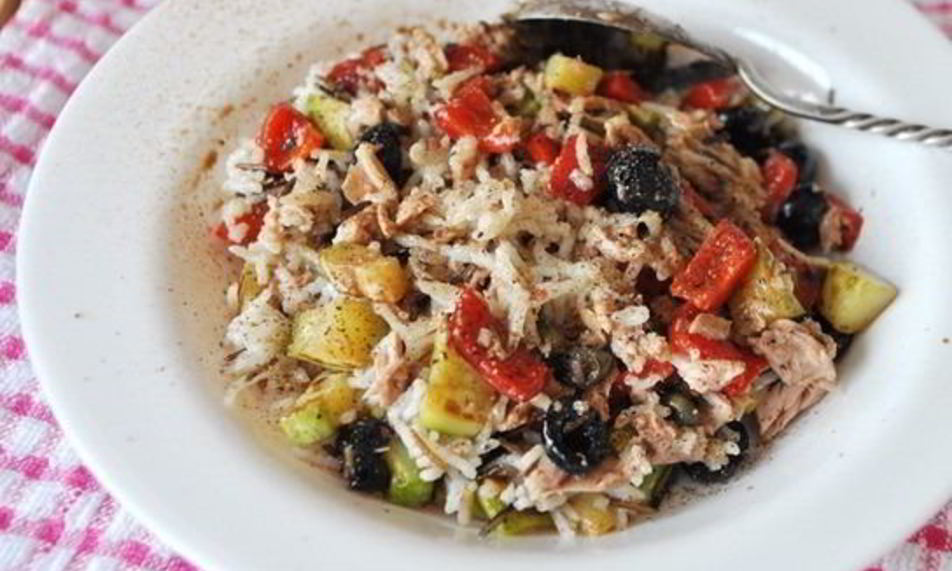 Рецепт салат из консервированного тунца с рисом