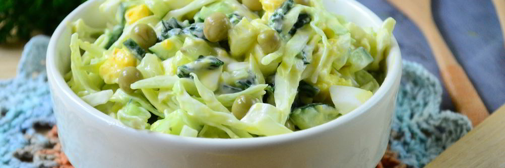 Салат из крапивы с яйцом и огурцом