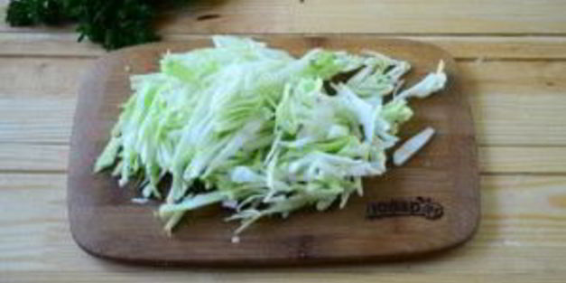 салат из крапивы с яйцом и огурцом