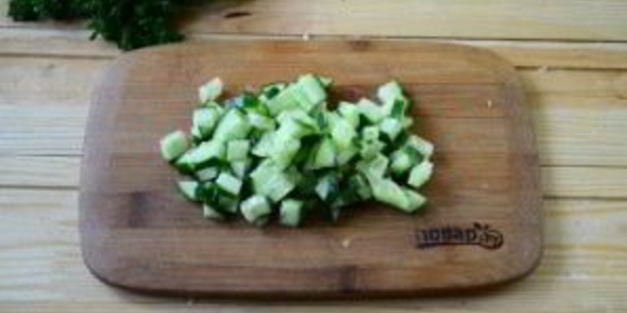 салат из крапивы с яйцом и огурцом