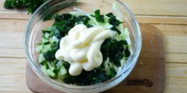 салат из крапивы с яйцом и огурцом