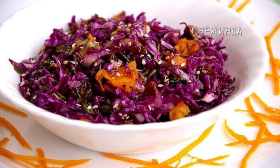 Рецепт салат из красной капусты с тыквой и тыквенными семечками