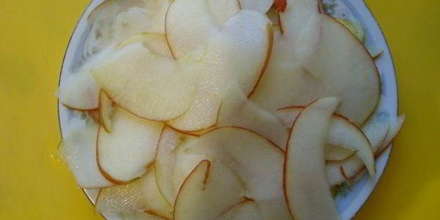 салат из курицы с сухариками