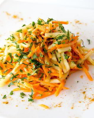 Салат из моркови с грушей