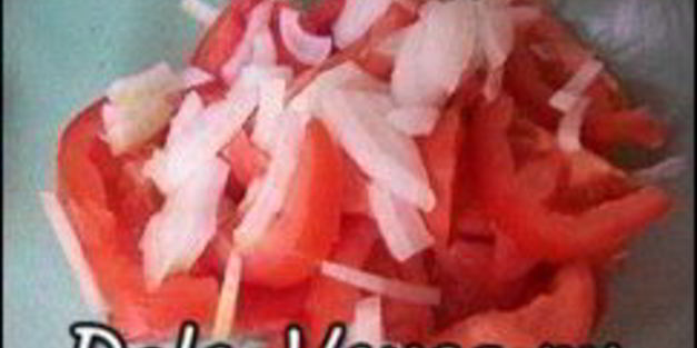 салат из морковки, помидор и репчатого лука