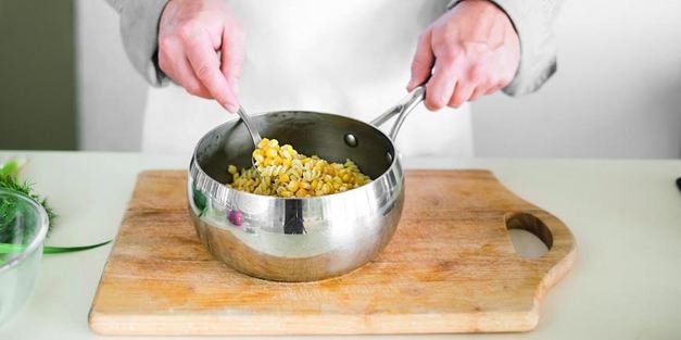 салат из пасты с тунцом и кукурузой