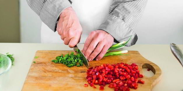 салат из пасты с тунцом и кукурузой