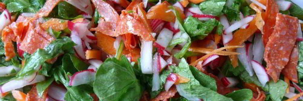 Салат из редиса с чоризо