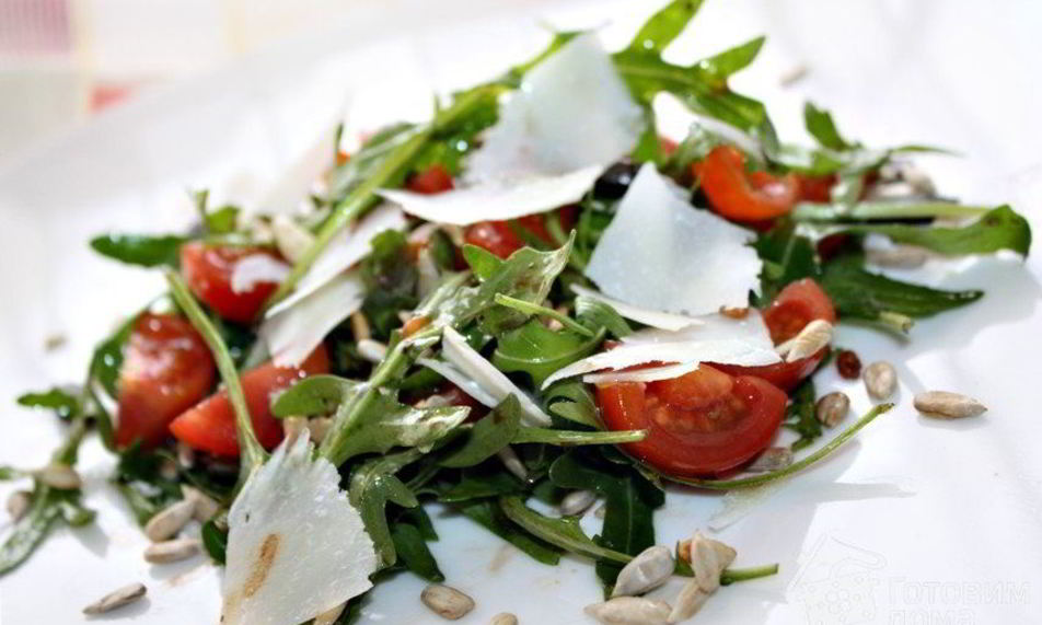 Рецепт салат из рукколы и помидорок черри с пармезаном