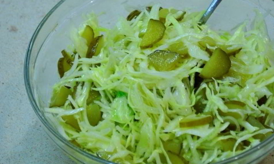Рецепт салат из свежей капусты и соленых огурцов