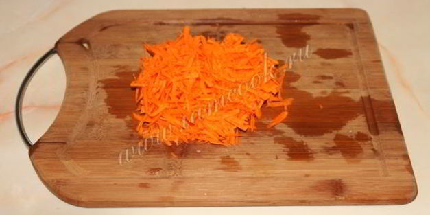 салат из свежей капусты с яблоком и морковью