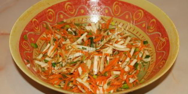 салат из свежей капусты с яблоком и морковью