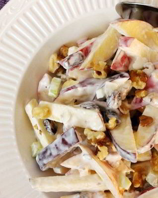 Салат из свежих яблок