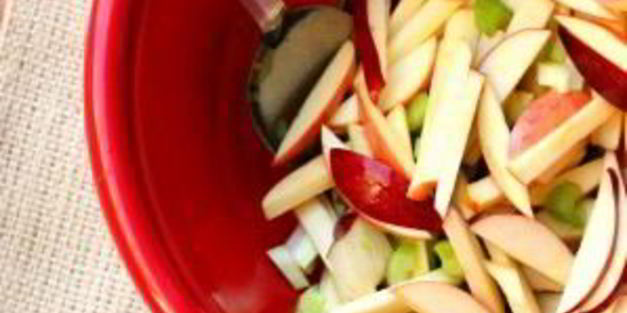 салат из свежих яблок