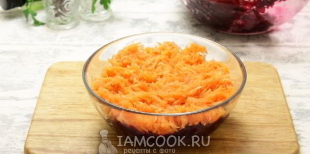 салат из вареной свеклы и сырой моркови