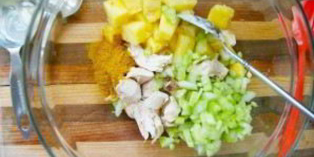 салат нежность с креветками и ананасом