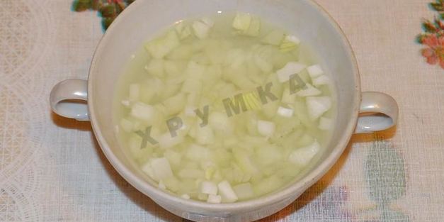 салат печень трески с огурцами и яйцами классический